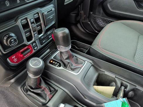 Used 2021 Jeep Gladiator Rubicon w/ Dual Top Group AWD/4WD image 30