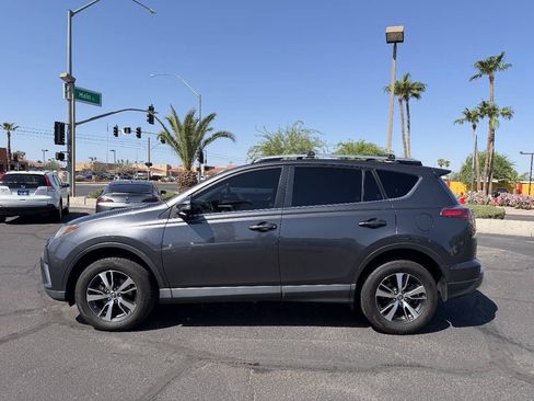 Used 2018 Toyota RAV4 XLE w/ Plus Extra Value Package FWD image 9