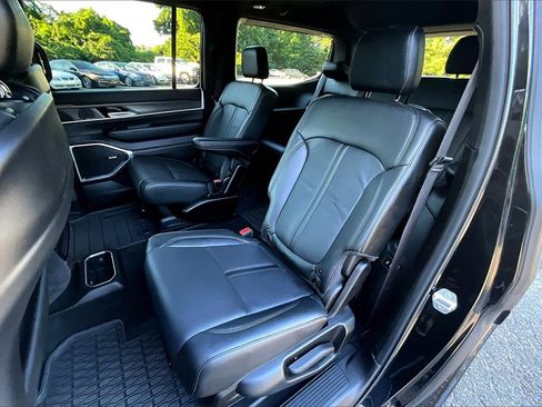 Used 2024 Jeep Wagoneer Series III image 19