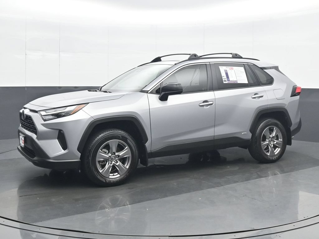 Used 2025 Toyota RAV4 LE AWD/4WD image 2