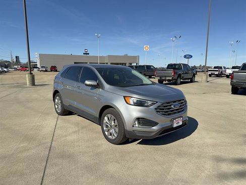 Used 2024 Ford Edge Titanium image 2