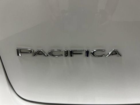 Used 2023 Chrysler Pacifica Touring-L w/ Uconnect Theater Family Group AWD/4WD image 30