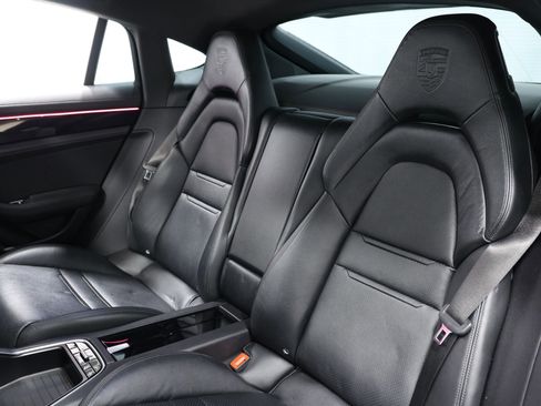 Used 2018 Porsche Panamera image 3