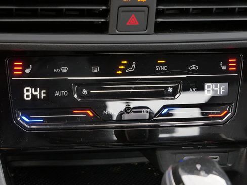 Used 2025 Volkswagen Jetta Sport image 40