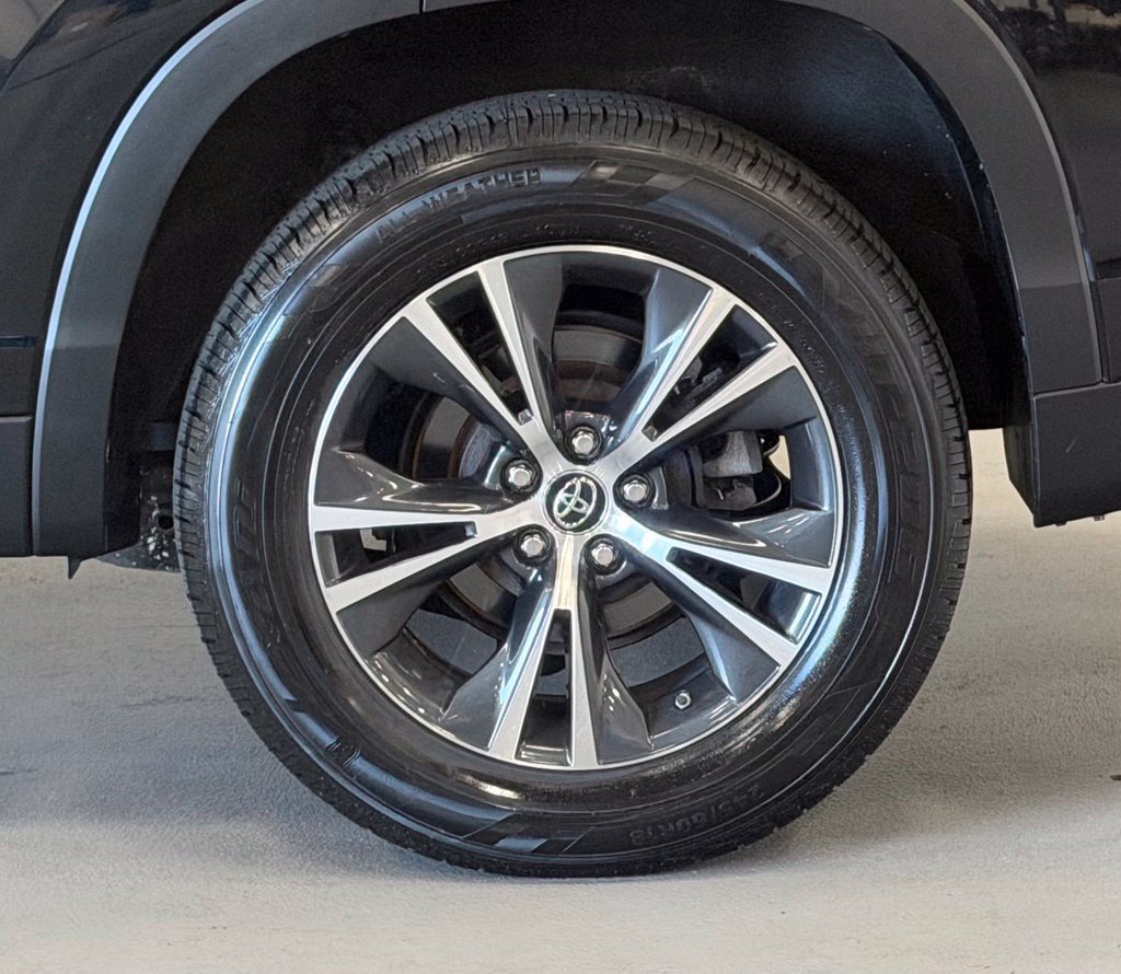 Used 2019 Toyota Highlander LE FWD image 8