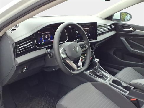 New 2026 Volkswagen Jetta SE image 10