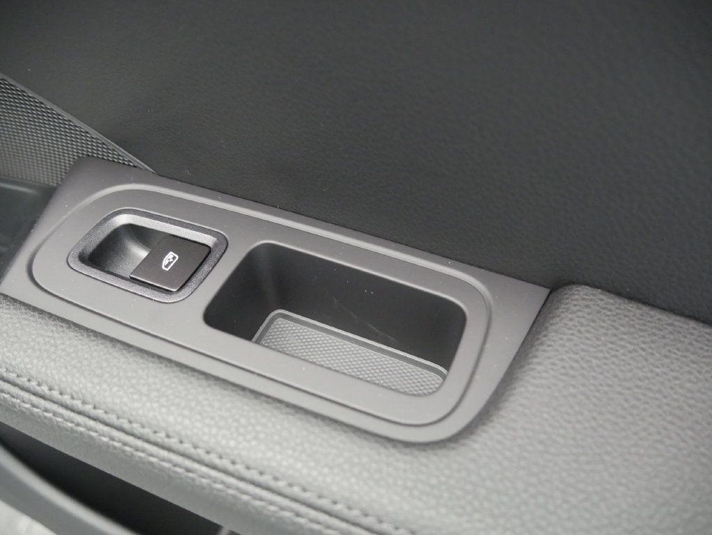 Certified 2026 Porsche Cayenne AWD/4WD image 29