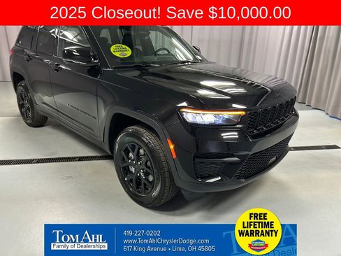 New 2025 Jeep Grand Cherokee Altitude image 1