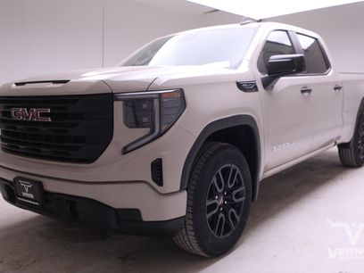 New 2026 GMC Sierra 1500 Pro w/ Graphite Edition