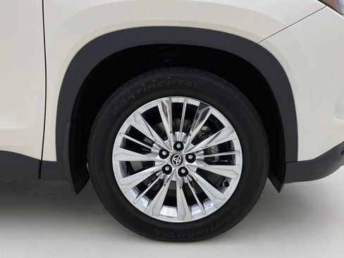 Used 2024 Toyota Grand Highlander Platinum image 30