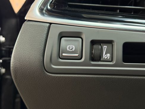 Used 2024 Cadillac XT6 Premium Luxury FWD image 31