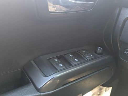 Used 2020 Toyota Tacoma TRD Sport image 32