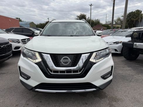Used 2017 Nissan Rogue SV FWD image 2