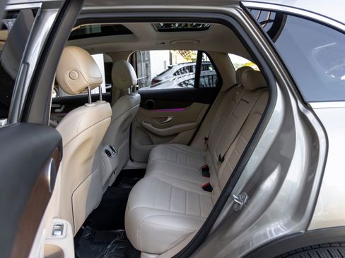 Used 2021 Mercedes-Benz GLC 300 4MATIC image 44