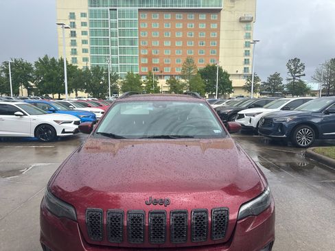 Used 2021 Jeep Cherokee Latitude Plus image 2