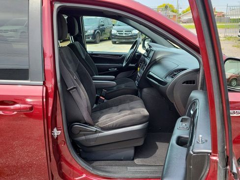 Used 2019 Dodge Grand Caravan SE FWD image 19
