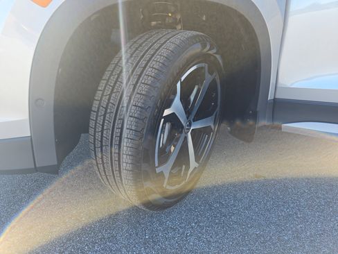 New 2025 Volkswagen Tiguan SE image 30