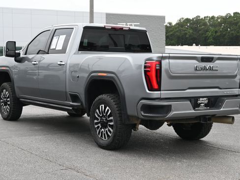 Used 2025 GMC Sierra 2500 Denali Ultimate w/ Max Trailering Package AWD/4WD image 3