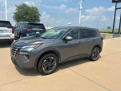 Used 2024 Nissan Rogue SV FWD image 1