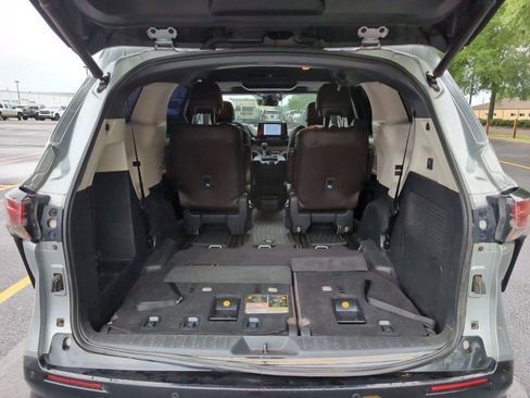 Used 2021 Toyota Sienna Platinum FWD image 6