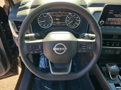 Used 2025 Nissan Rogue S image 22