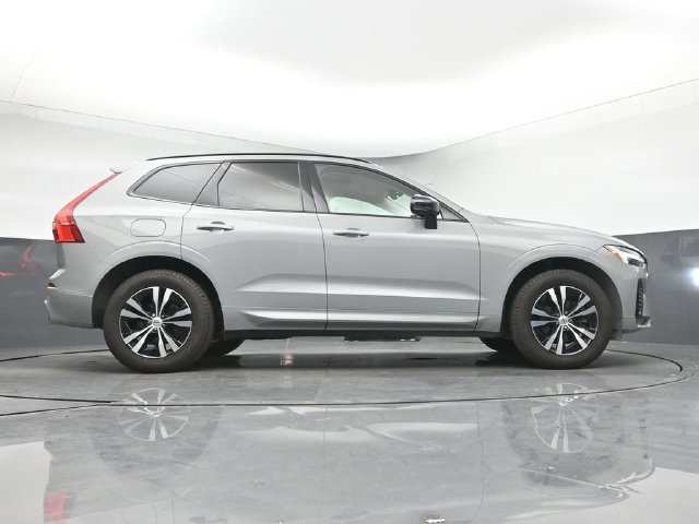 Used 2024 Volvo XC60 B5 Core w/ Protection Package Premier AWD/4WD image 17