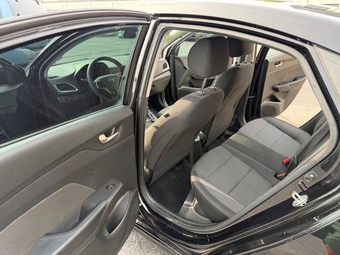 Used 2018 Hyundai Accent SE FWD image 11