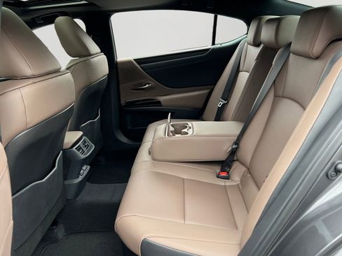 New 2025 Lexus ES 300h w/ Premium Package image 8