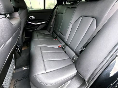 Used 2021 BMW 330i Sedan w/ M Sport Package image 19