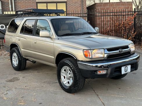 Used 2001 Toyota 4Runner SR5 image 33