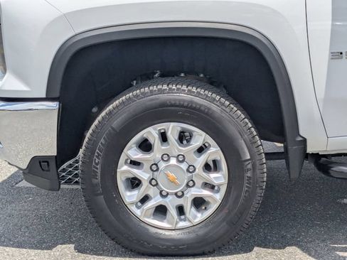 Used 2025 Chevrolet Silverado 3500 LT w/ Safety Package AWD/4WD image 9
