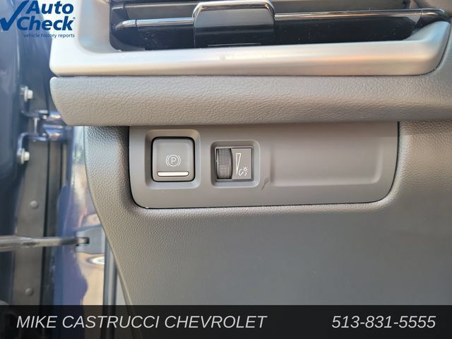 Used 2025 Cadillac XT4 Premium Luxury FWD image 22