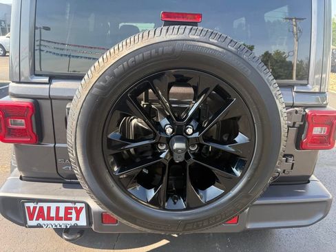 Used 2025 Jeep Wrangler Unlimited Sahara AWD/4WD image 50