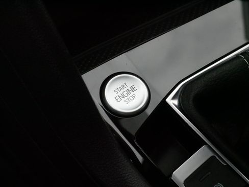 Certified 2024 Volkswagen Taos SEL image 29