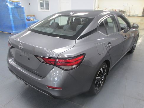 Used 2024 Nissan Sentra SV FWD image 5