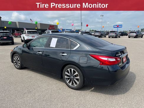 Used 2016 Nissan Altima 2.5 SL w/ 2.5 Technology w/LED Package FWD image 3