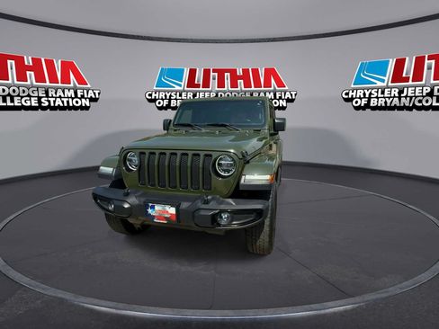Used 2020 Jeep Wrangler Unlimited Sahara AWD/4WD image 4