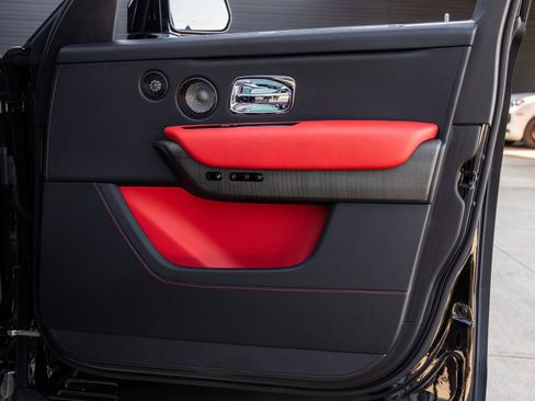 Used 2025 Rolls-Royce Cullinan image 49