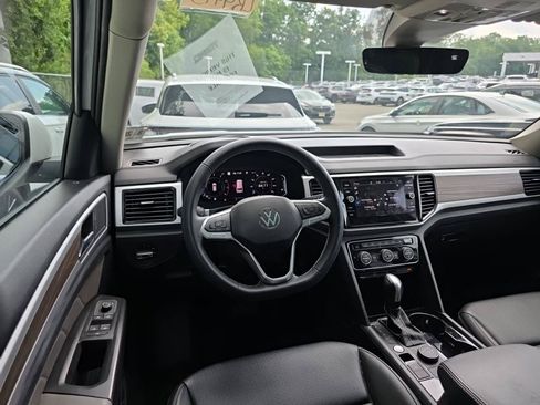 Used 2023 Volkswagen Atlas SEL AWD/4WD image 4
