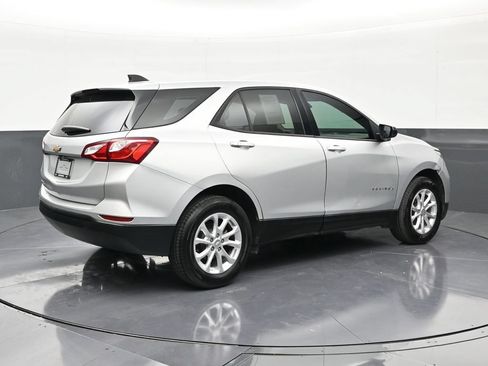 Used 2019 Chevrolet Equinox LS FWD image 5