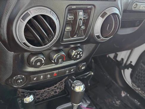 Used 2013 Jeep Wrangler Moab image 13