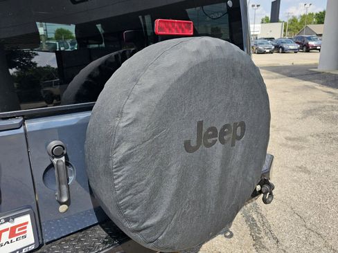 Used 2016 Jeep Wrangler Unlimited Rubicon w/ Connectivity Group image 45