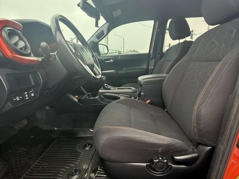 Used 2017 Toyota Tacoma TRD Sport w/ Tow Package (A/T) AWD/4WD image 22