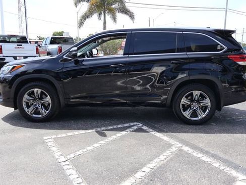 Used 2018 Toyota Highlander Limited Platinum AWD/4WD image 4