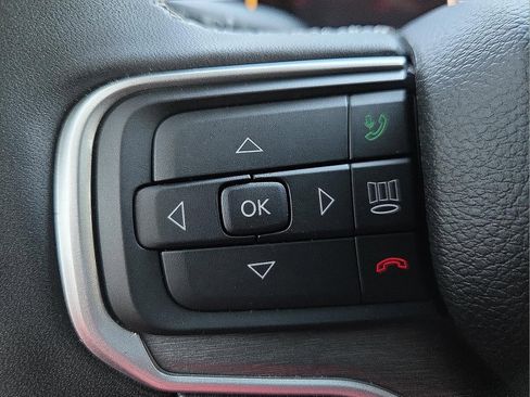 Used 2025 Jeep Wagoneer 4WD image 19