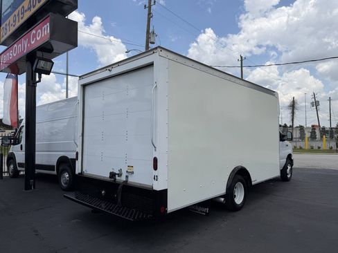 Used 2022 Ford E-450 and Econoline 450 Super Duty w/ Power Windows & Locks Group RWD image 4