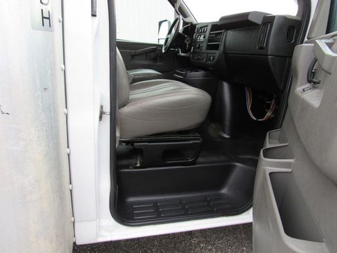 Used 2021 GMC Savana 3500 Extended w/ Power Convenience Package image 12