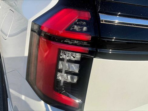 New 2026 Nissan Armada SV image 12