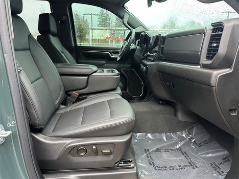 Used 2025 Chevrolet Silverado 2500 LTZ image 11