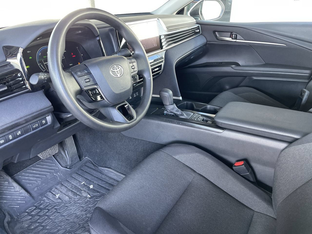 Used 2025 Toyota Camry LE w/ Convenience Package FWD image 10